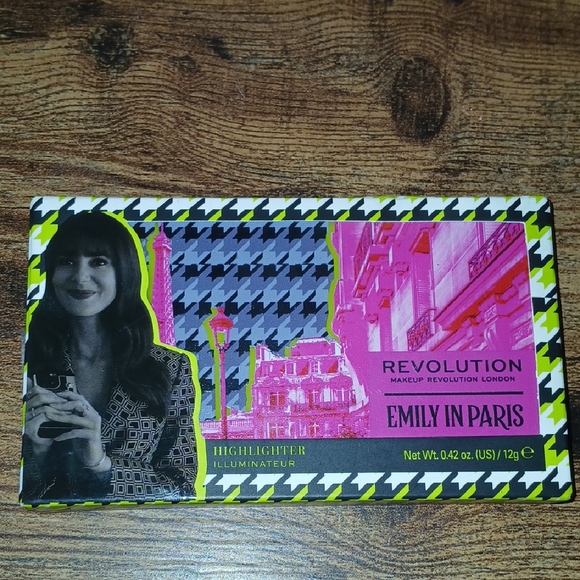 Revolution Emily in Paris City Makeup Set - Picture 6 of 6